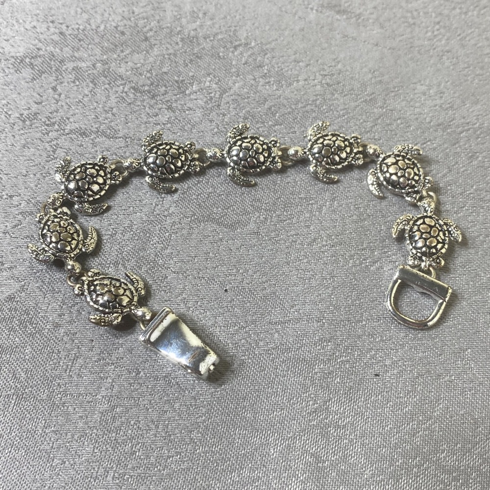 Silver Tone Sea Turtle Link Bracelet Magnetic Clasp Coastal Beach Jewelry